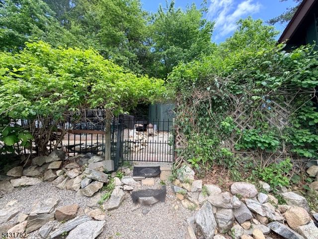66 Fairlawn Dr, West Milford Twp., NJ 07421