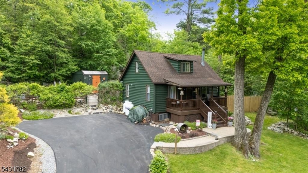 66 Fairlawn Dr, West Milford Twp., NJ 07421