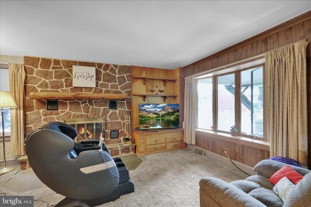 1539 FAIRVIEW DR, Leesport, PA 19533