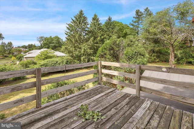 1539 FAIRVIEW DR, Leesport, PA 19533