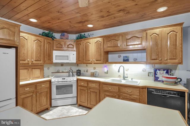 1539 FAIRVIEW DR, Leesport, PA 19533
