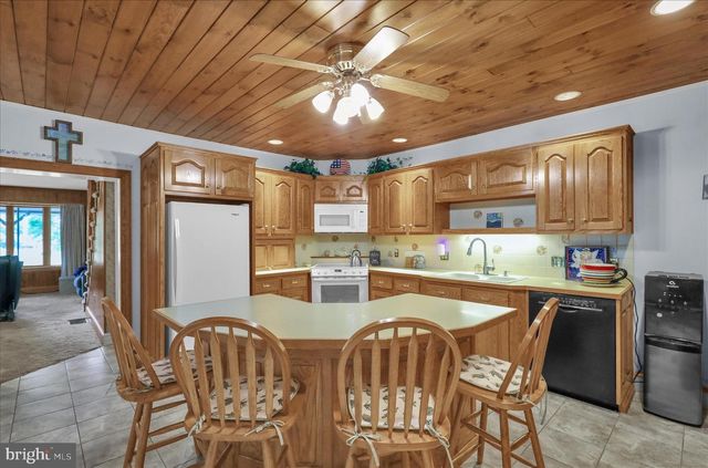 1539 FAIRVIEW DR, Leesport, PA 19533