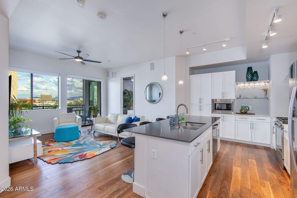 3131 N CENTRAL Avenue 6010, Phoenix, AZ 85012