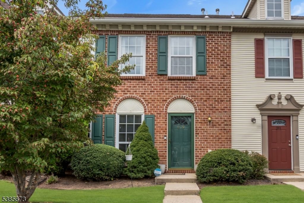 209 Lindsey Ct, Franklin Twp., NJ 08823