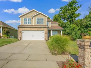 1235 Castle Green Drive, Waterloo, IL 62298