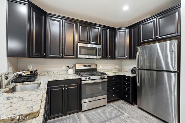 4 Kyle Drive, Tinton Falls, NJ 07712