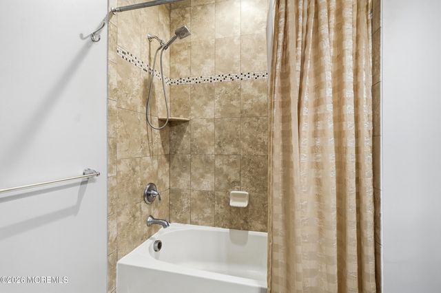 4 Kyle Drive, Tinton Falls, NJ 07712