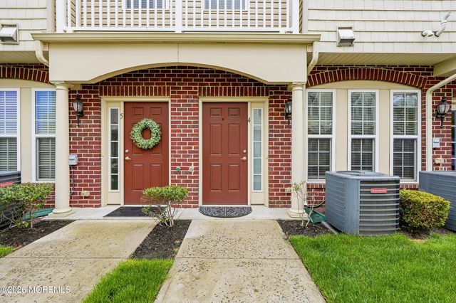4 Kyle Drive, Tinton Falls, NJ 07712