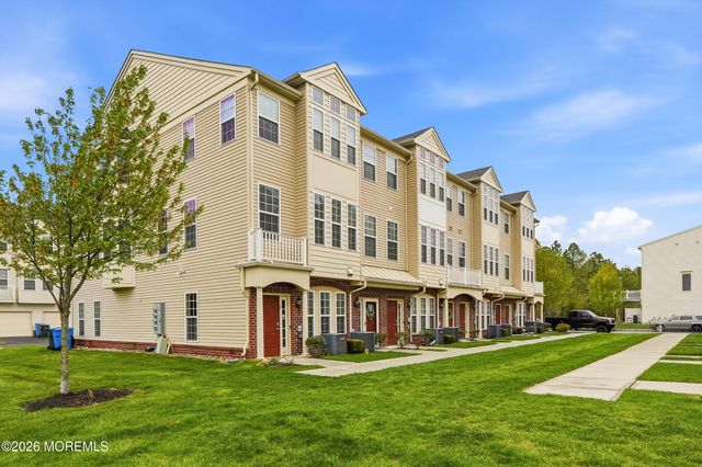 4 Kyle Drive, Tinton Falls, NJ 07712