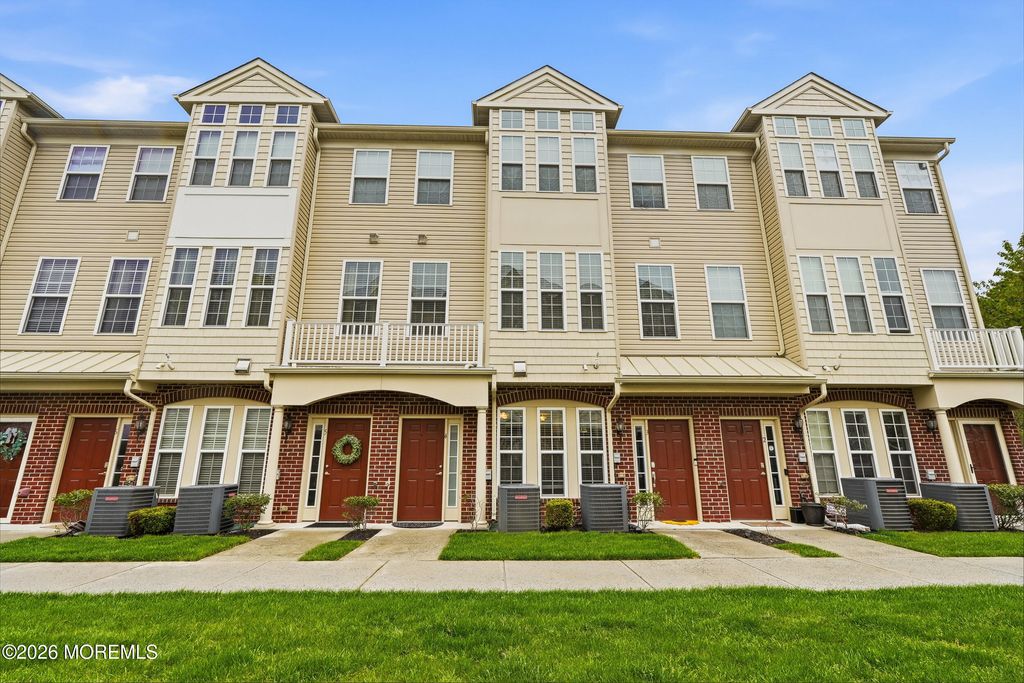 4 Kyle Drive, Tinton Falls, NJ 07712