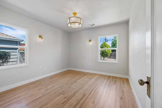 918 S Lee Ave, Lodi, CA 95240