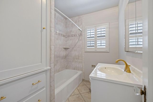 918 S Lee Ave, Lodi, CA 95240