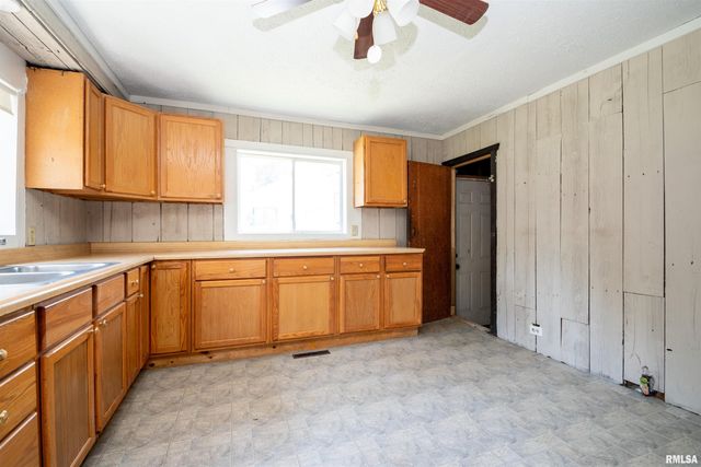 307 MIDLAND Street, Pekin, IL 61554
