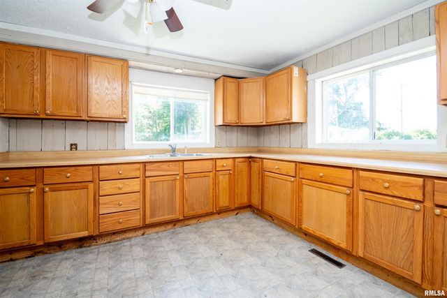 307 MIDLAND Street, Pekin, IL 61554