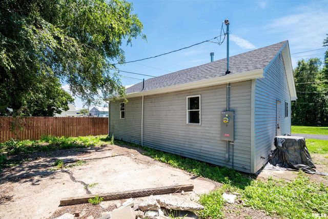 307 MIDLAND Street, Pekin, IL 61554