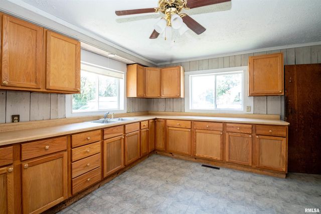 307 MIDLAND Street, Pekin, IL 61554