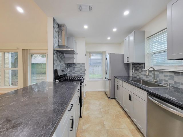 10010 Sagecanyon Drive, Houston, TX 77089