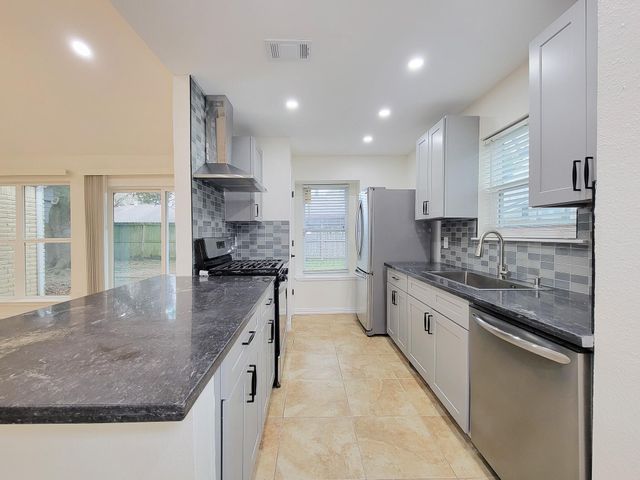 10010 Sagecanyon Drive, Houston, TX 77089