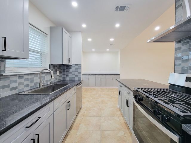 10010 Sagecanyon Drive, Houston, TX 77089