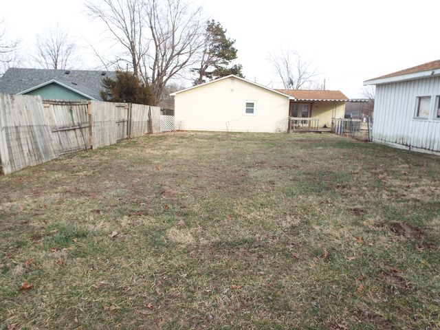1731 Farmland Road, Marshfield, MO 65706