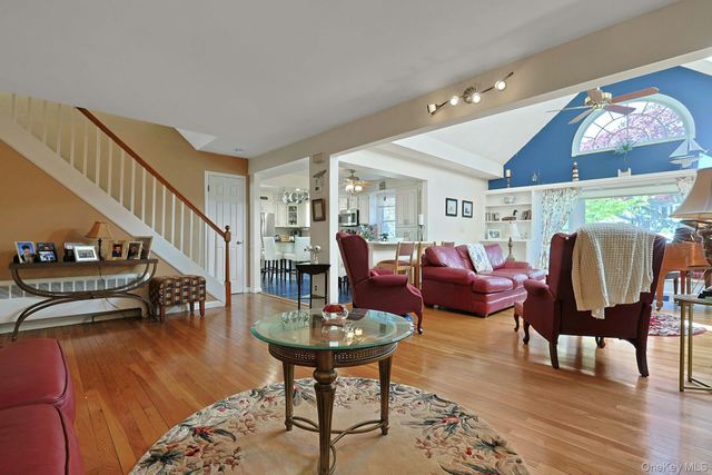10 E Linwood Street, Valhalla, NY 10595