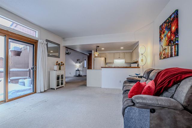 840 Cove Drive, Grantham, NH 03753