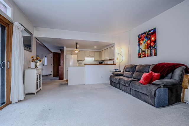 840 Cove Drive, Grantham, NH 03753