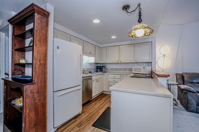 840 Cove Drive, Grantham, NH 03753