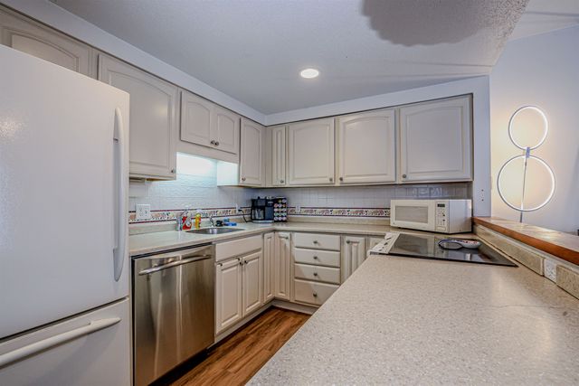 840 Cove Drive, Grantham, NH 03753