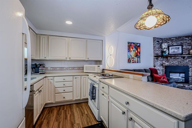 840 Cove Drive, Grantham, NH 03753