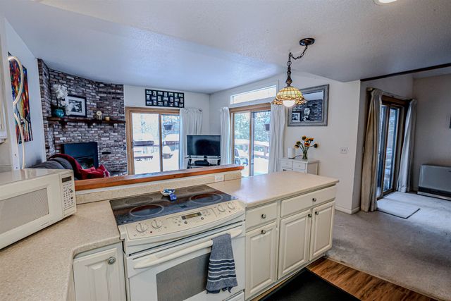 840 Cove Drive, Grantham, NH 03753