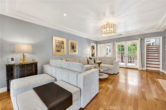 3374 Floyd, Los Angeles, CA 90068