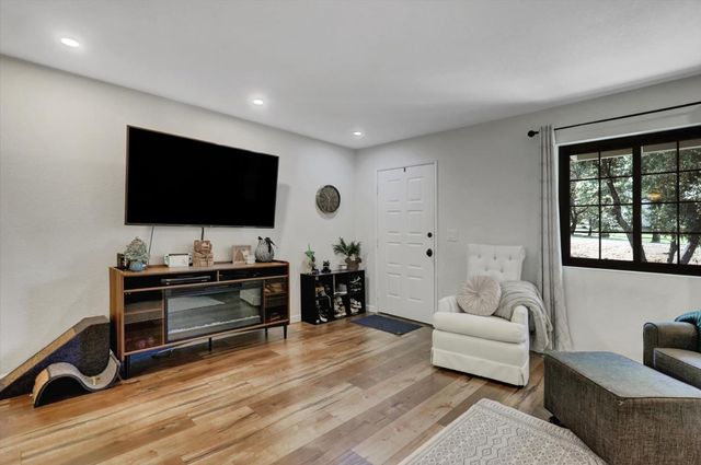 17742 Silver Pine Dr, Penn Valley, CA 95946