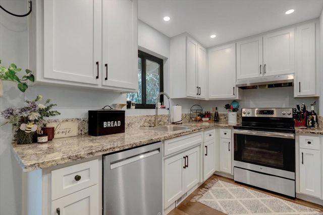 17742 Silver Pine Dr, Penn Valley, CA 95946