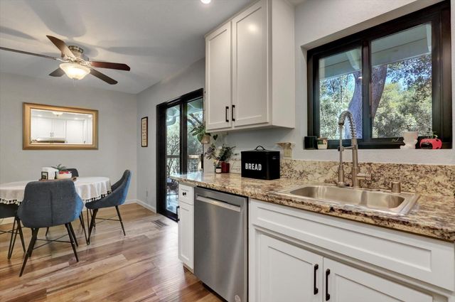 17742 Silver Pine Dr, Penn Valley, CA 95946