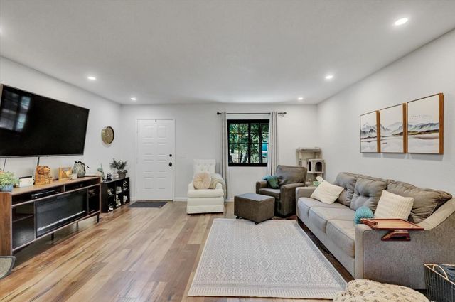 17742 Silver Pine Dr, Penn Valley, CA 95946