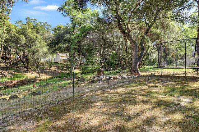 17742 Silver Pine Dr, Penn Valley, CA 95946