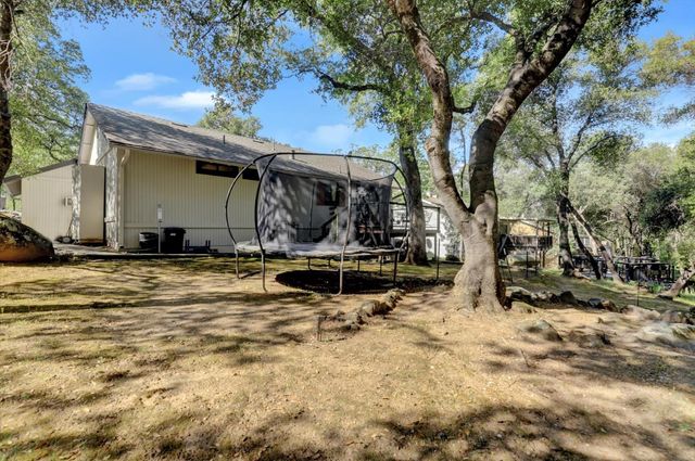 17742 Silver Pine Dr, Penn Valley, CA 95946