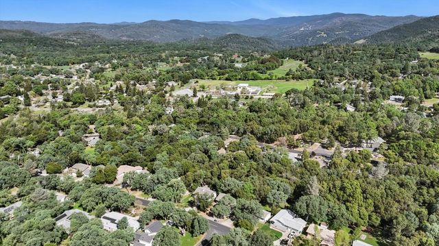 17742 Silver Pine Dr, Penn Valley, CA 95946