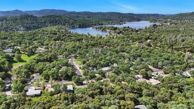 17742 Silver Pine Dr, Penn Valley, CA 95946