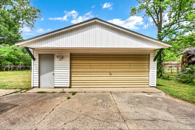62 Bel Air Blvd, Clarksville, TN 37042