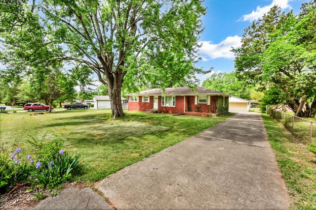 62 Bel Air Blvd, Clarksville, TN 37042