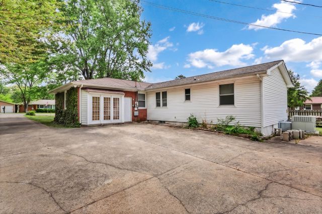 62 Bel Air Blvd, Clarksville, TN 37042