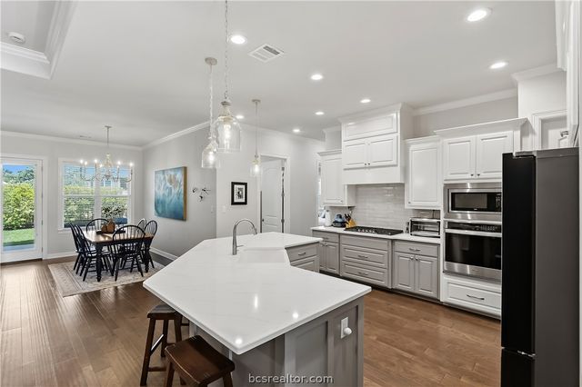 3333 Stoneleigh, Bryan, TX 77808
