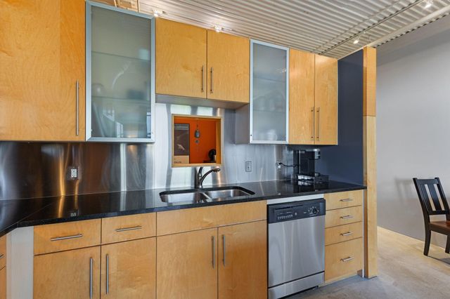 225 9th Street E 409, Saint Paul, MN 55101