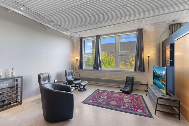 225 9th Street E 409, Saint Paul, MN 55101