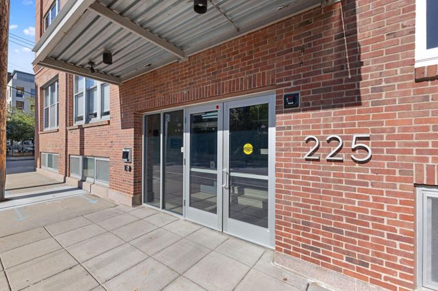 225 9th Street E 409, Saint Paul, MN 55101