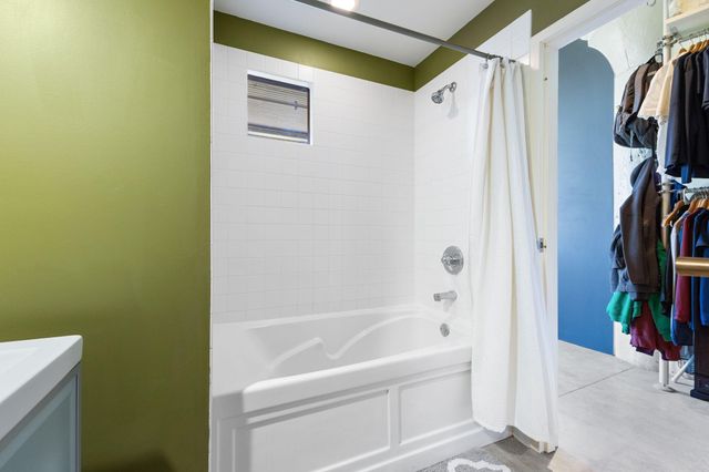 225 9th Street E 409, Saint Paul, MN 55101