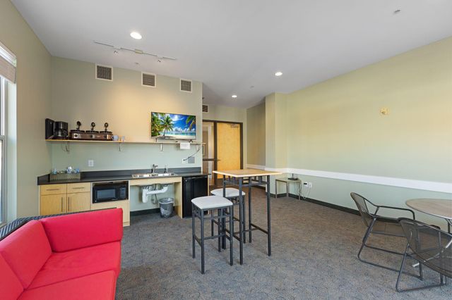 225 9th Street E 409, Saint Paul, MN 55101