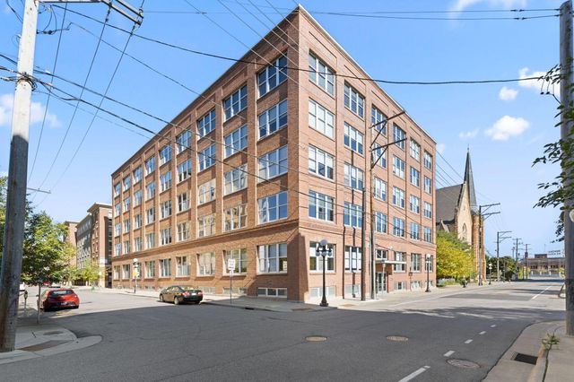 225 9th Street E 409, Saint Paul, MN 55101